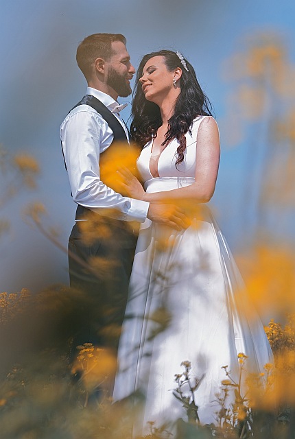 SIGMA fp - SIGMA 105mm f1,4 DG HSM Art Svadobný Portét so žltým predbokehom od repkového pola
